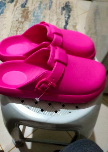 Crocs Pembe Tokalı Kadın Terlik