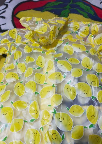 Sarı Baskılı Kız Çocuk Yağmurluk - Görsel 3