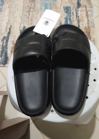 Siyah Tokalı Erkek Terlik - Görsel 3