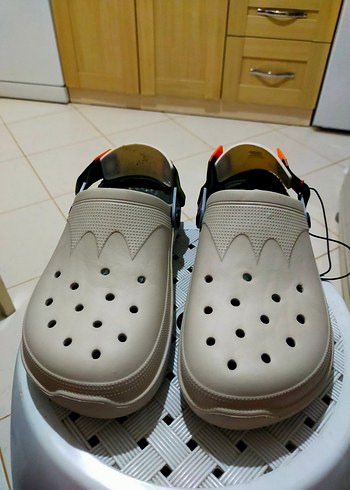Crocs 42