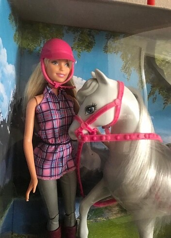  Beden Renk Barbie ve atı