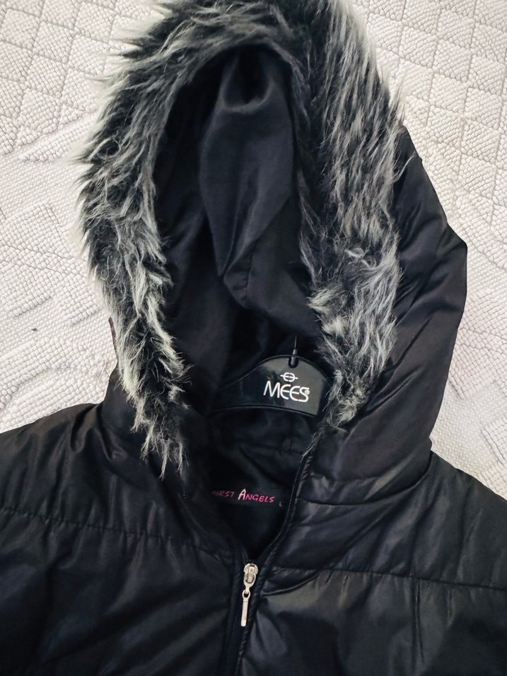 Siyah Kürklü Kapüşonlu Kadın Yelek - Görsel 2