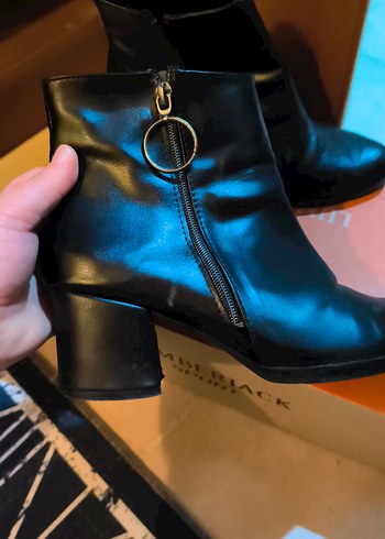 Siyah Tokalı Stiletto Topuklu Kadın Botu - Görsel 3