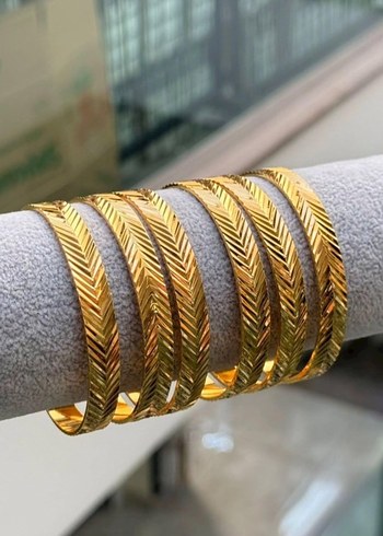 Cartier Elastik Parlak Altın Kadın Bileklik