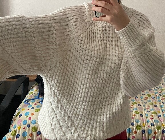m Beden beyaz Renk yarasa kollu beyaz oversize örgü kazak????