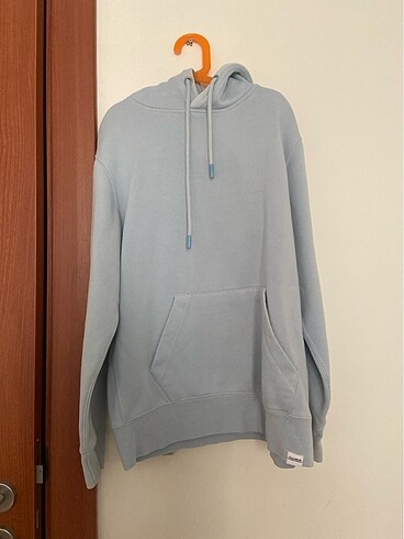 PULL AND BEAR SWEATSHIRT