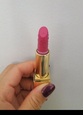  Beden ESTEE LAUDER LIMITED EDITION LIPSTICK