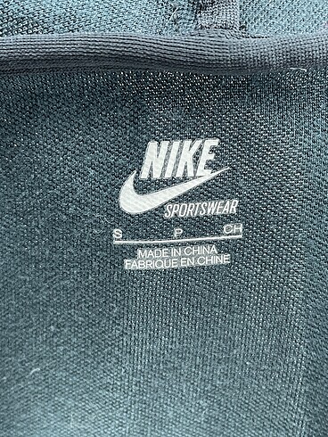 s Beden siyah Renk Nike Ceket %70 İndirimli.