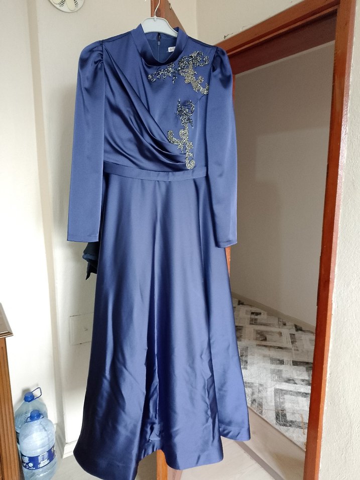 Lacivert Uzun Kollu Nakışlı Uzun Abiye Elbise - Görsel 2