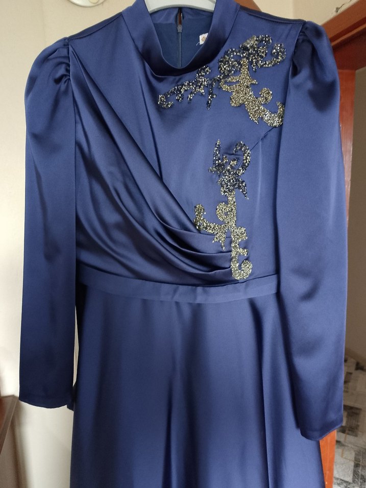 Lacivert Uzun Kollu Nakışlı Uzun Abiye Elbise - Görsel 3