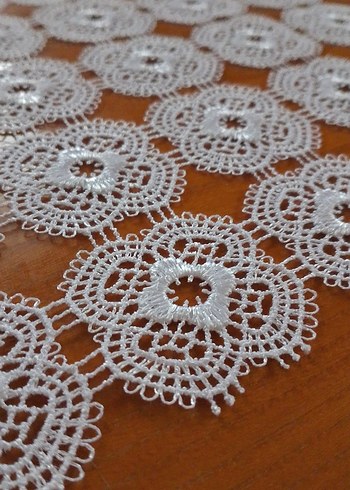 El Yapımı Beyaz Dantel Masa Örtüsü - Görsel 3