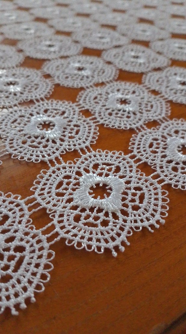 El Yapımı Beyaz Dantel Masa Örtüsü - Görsel 3