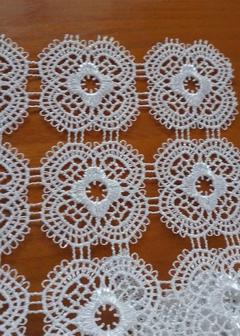 Beyaz El Yapımı Dantel Motifler - Görsel 4