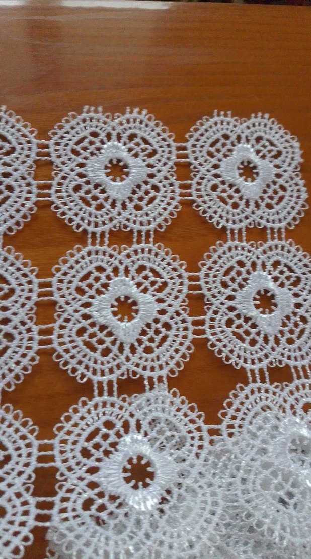 Beyaz El Yapımı Dantel Motifler - Görsel 4