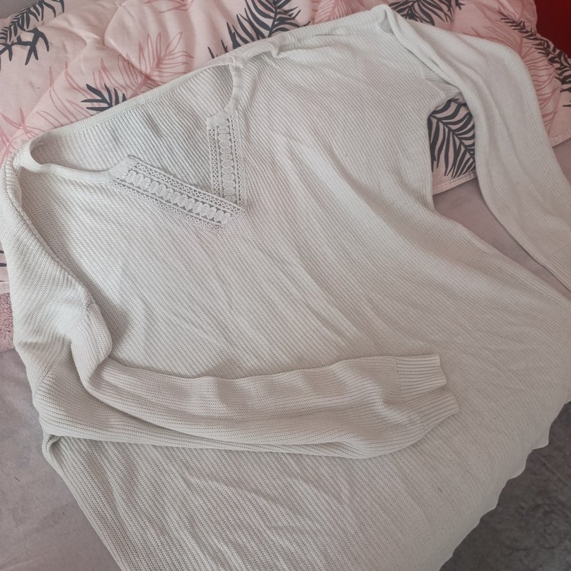 V Yaka Örgü Detaylı beyaz Kadın Bluz - Görsel 3