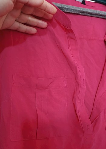 Pembe V Yakalı Düğmeli Bluz - Görsel 4