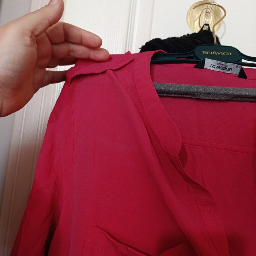 Pembe V Yakalı Düğmeli Bluz - Görsel 3