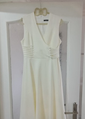 TRENDYOL V Yaka Beyaz Elbise - Görsel 5