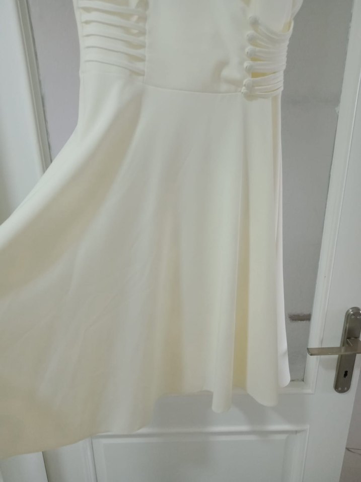 TRENDYOL V Yaka Beyaz Elbise - Görsel 2