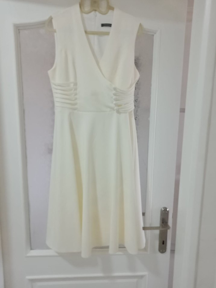 TRENDYOL V Yaka Beyaz Elbise - Görsel 4