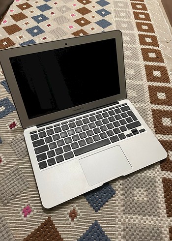 Gri MacBook Air Dizüstü Bilgisayar - Görsel 2