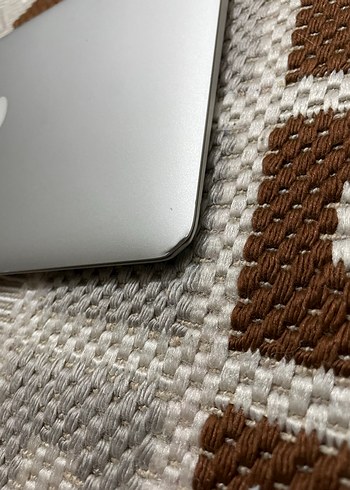 Gri MacBook Air Dizüstü Bilgisayar - Görsel 3