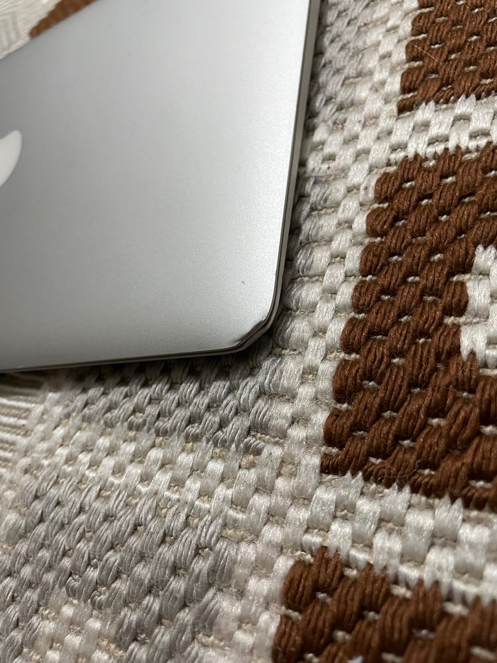 Gri MacBook Air Dizüstü Bilgisayar - Görsel 3