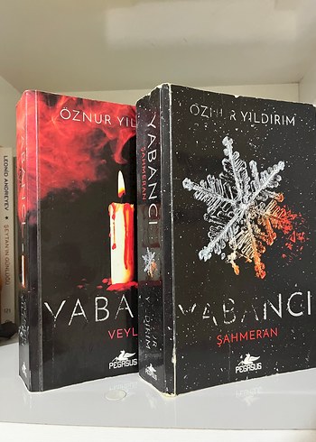 Öznur Yıldırım'dan Yabancı ve Şahmeran Romanları