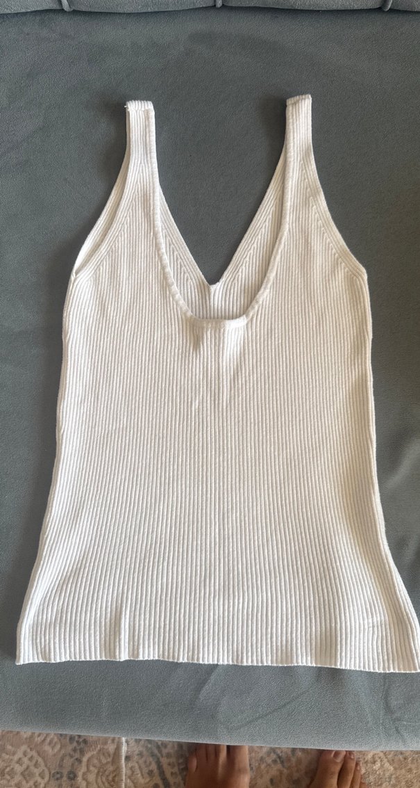 V Yaka Beyaz İnce Örgü Kadın Atlet - Görsel 2