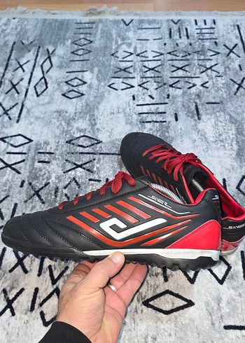 Kırmızı Bağcıklı Erkek Futbol Ayakkabısı - Görsel 4