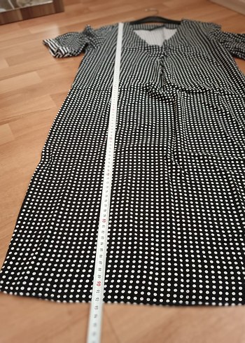 V Yaka Puantiyeli Midi Elbise - Görsel 6