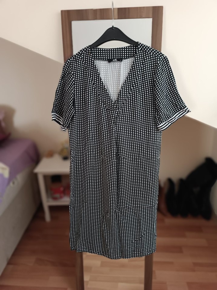 V Yaka Puantiyeli Midi Elbise - Görsel 4