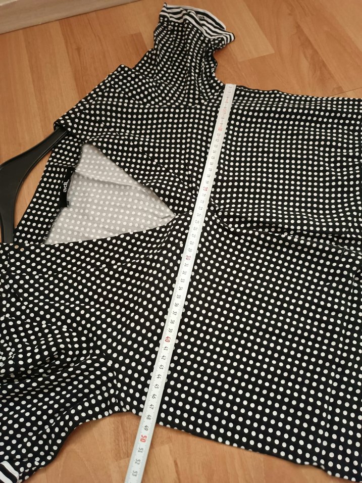 V Yaka Puantiyeli Midi Elbise - Görsel 5