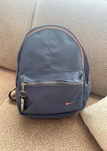 Nike Gri Kadın Spor Sırt Çantası Fermuarlı