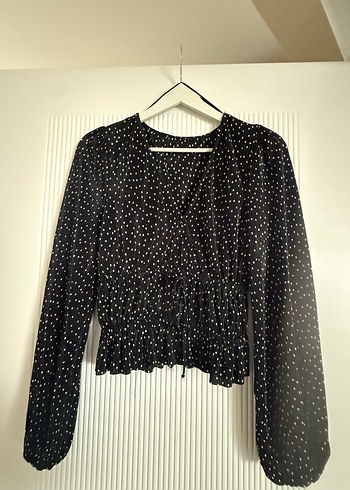 Pull and Bear Siyah Puantiyeli V Yaka Pilili Kadın Bluz