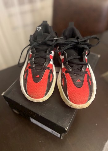 Adidas Kırmızı Basketbol Ayakkabısı 35.5 numara yepyeni