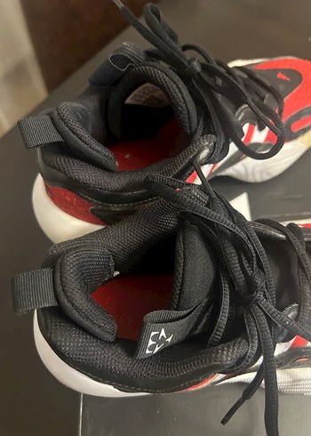 36 Beden Adidas Kırmızı Basketbol Ayakkabısı 35.5 numara yepyeni