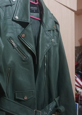 Kemerli Koyu Yeşil Kadın Deri Biker Ceket - Görsel 6