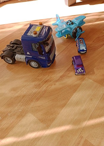 Mavi ve Renkli Oyuncak Arabalar Seti - Görsel 2