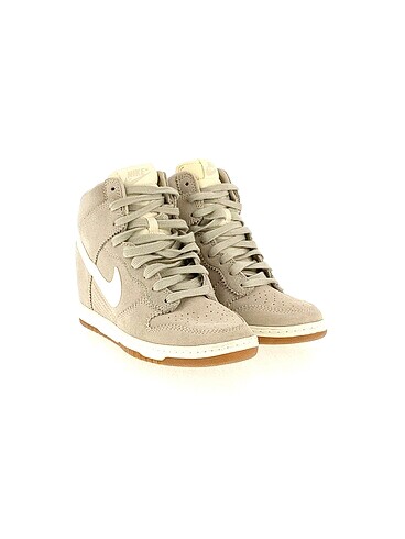 Nike Nike Dolgu Topuk %70 İndirimli.