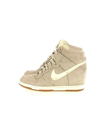 Nike Dolgu Topuk %70 İndirimli.