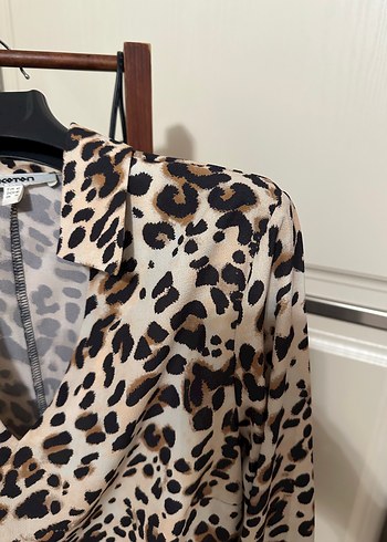 Kahverengi Leopar Desenli V Yakalı Kadın Bluz - Görsel 5