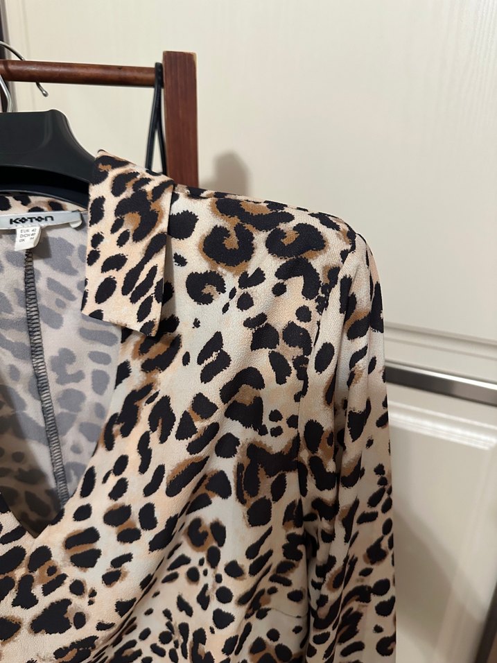 Kahverengi Leopar Desenli V Yakalı Kadın Bluz - Görsel 5
