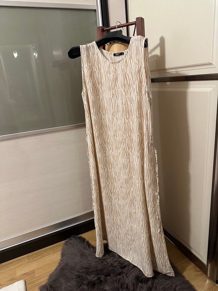 Bej Zebra Desenli Kolsuz Uzun Keten Elbise - Görsel 4