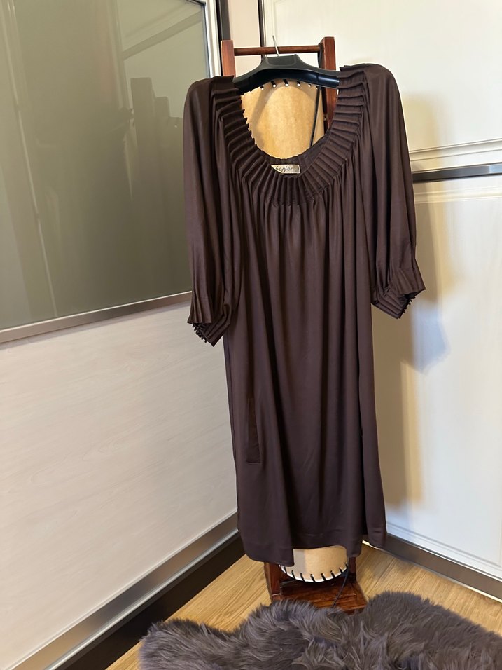 Plise yaka kol rahat kesim diz de elbise - Görsel 2