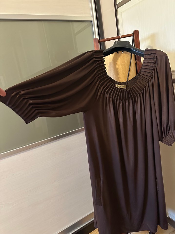 Plise yaka kol rahat kesim diz de elbise - Görsel 4