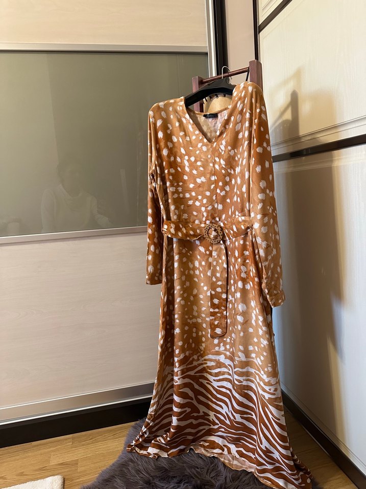 Kahverengi Zebra Desenli Uzun Kadın Elbise - Görsel 3