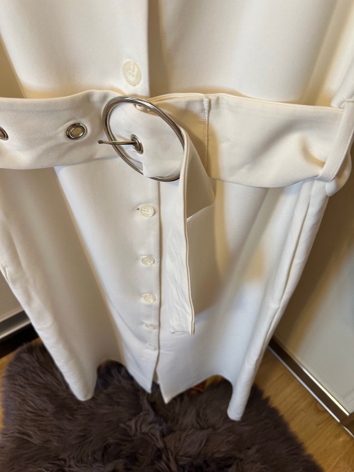 Beyaz Kemerli Uzun Kolsuz Günlük Elbise - Görsel 5