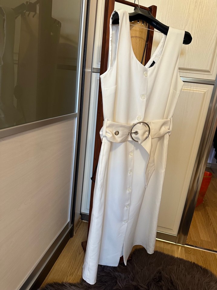 Beyaz Kemerli Uzun Kolsuz Günlük Elbise - Görsel 3