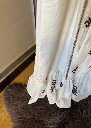 Nakışlı Beyaz Pamuklu Bohem Uzun Elbise - Görsel 6